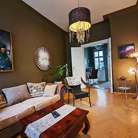 Quiet Boutique Near Charles Bridge * Praga