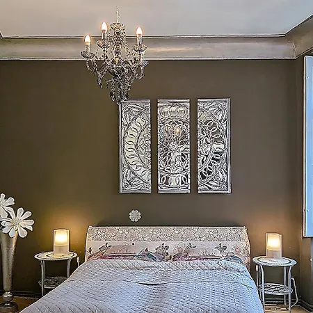 Quiet Boutique Near Charles Bridge * Prag