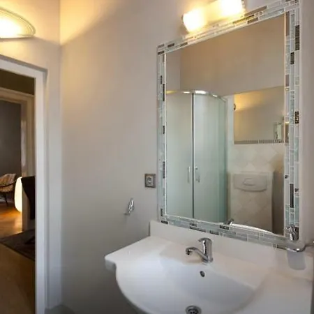 Quiet Boutique Near Charles Bridge Apartment *