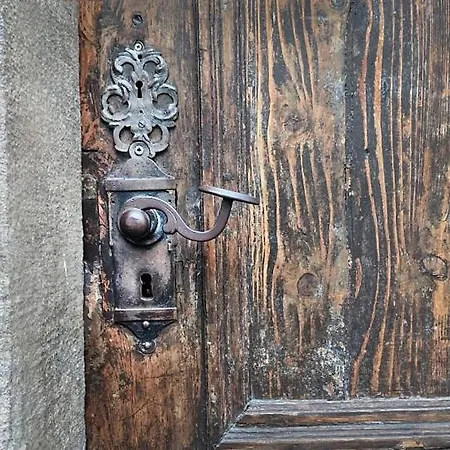 Quiet Boutique Near Charles Bridge Prag